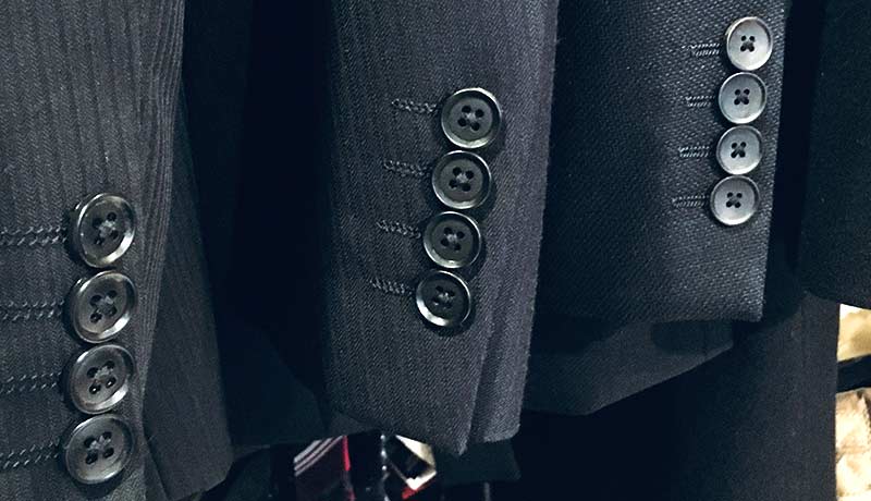 スーツの袖のボタン
