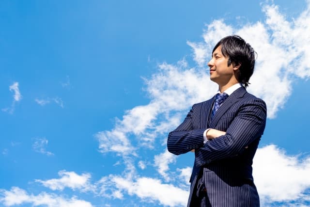 スーツクリーニングの正しい頻度は着用機会で変わる!普段使いから礼服