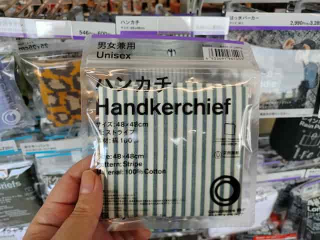 コンビニで購入できるハンカチの画像