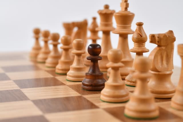 チェス盤と駒の画像