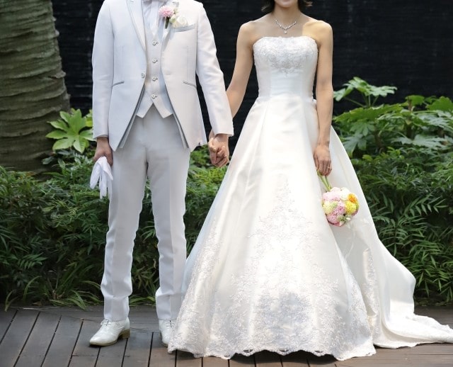 見た目とても美品です結婚式　新郎　タキシード　ホワイト