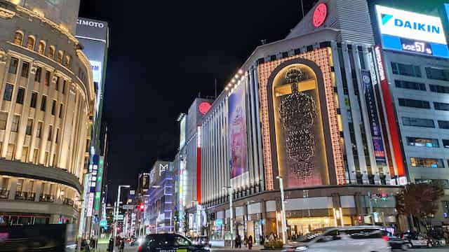 夜の銀座のイメージ画像