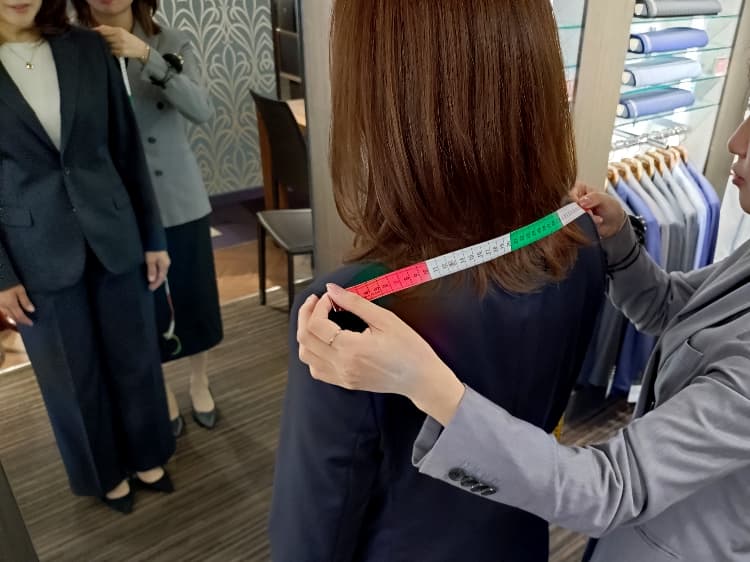 採寸しながら体型についての悩みを相談できる