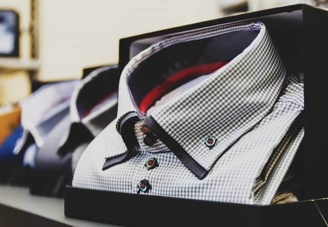 ボタンダウンシャツはカジュアルなアイテムなので要注意！